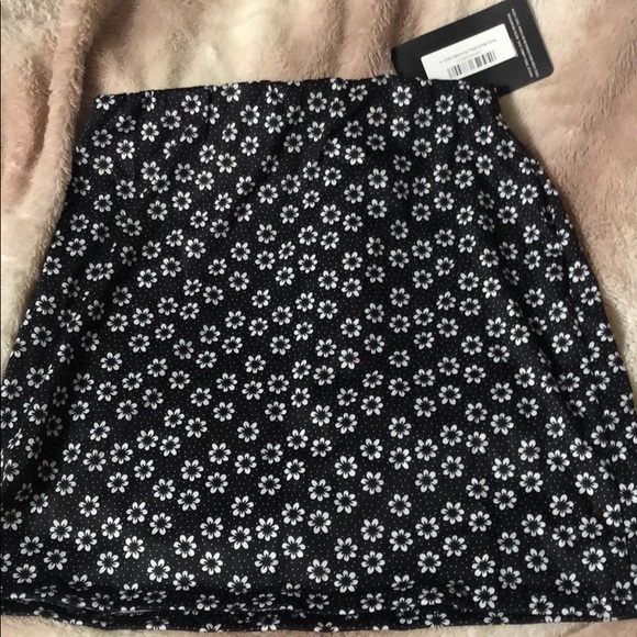 PrettyLittleThing Dresses & Skirts - Floral mini skirt